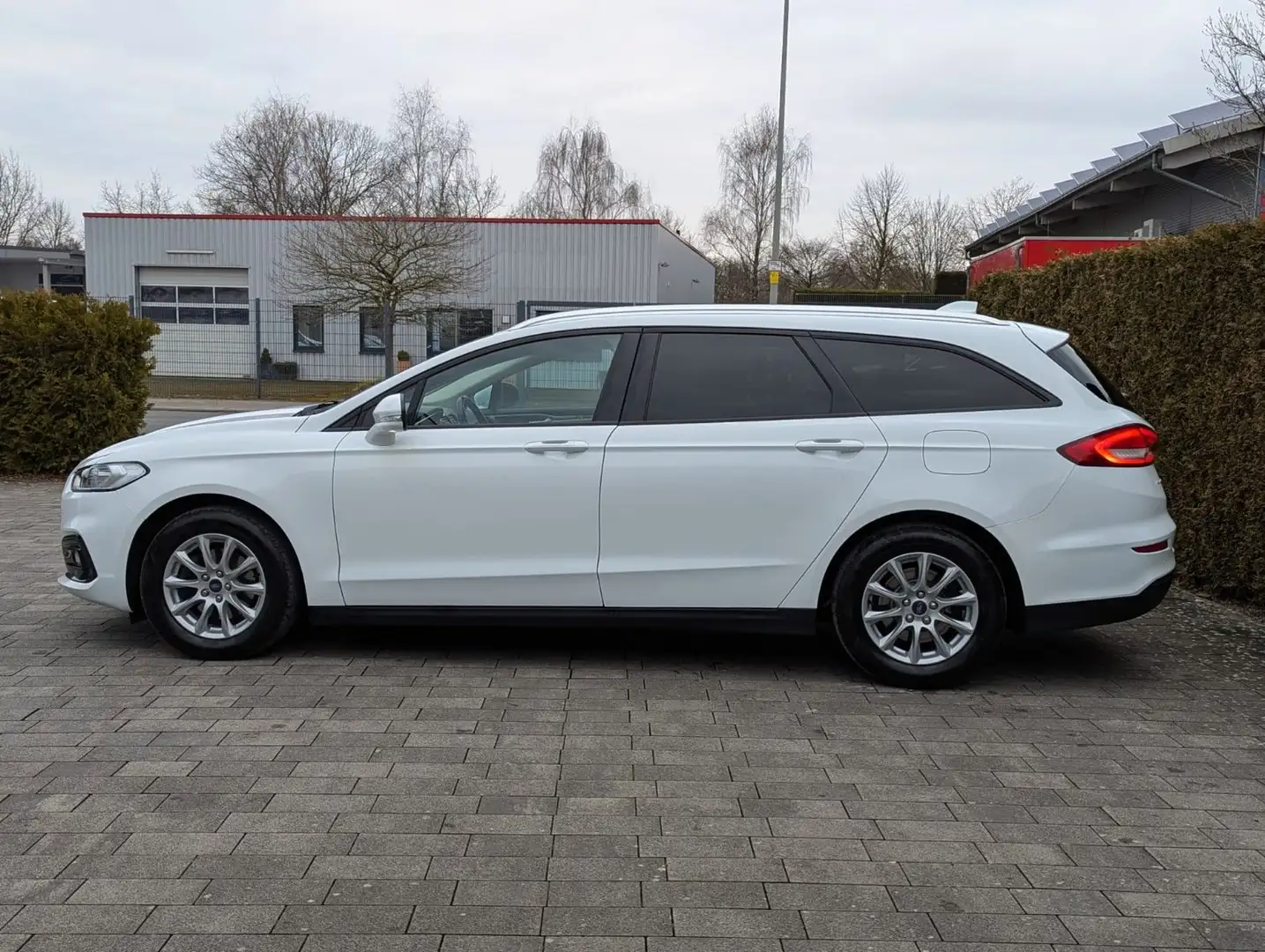 Ford Mondeo Turnier Business Edition *1.Hand, AHK* Weiß - 2