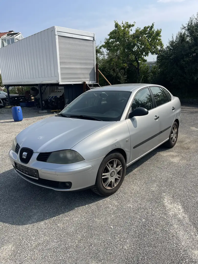 SEAT Cordoba Sport Grau - 1