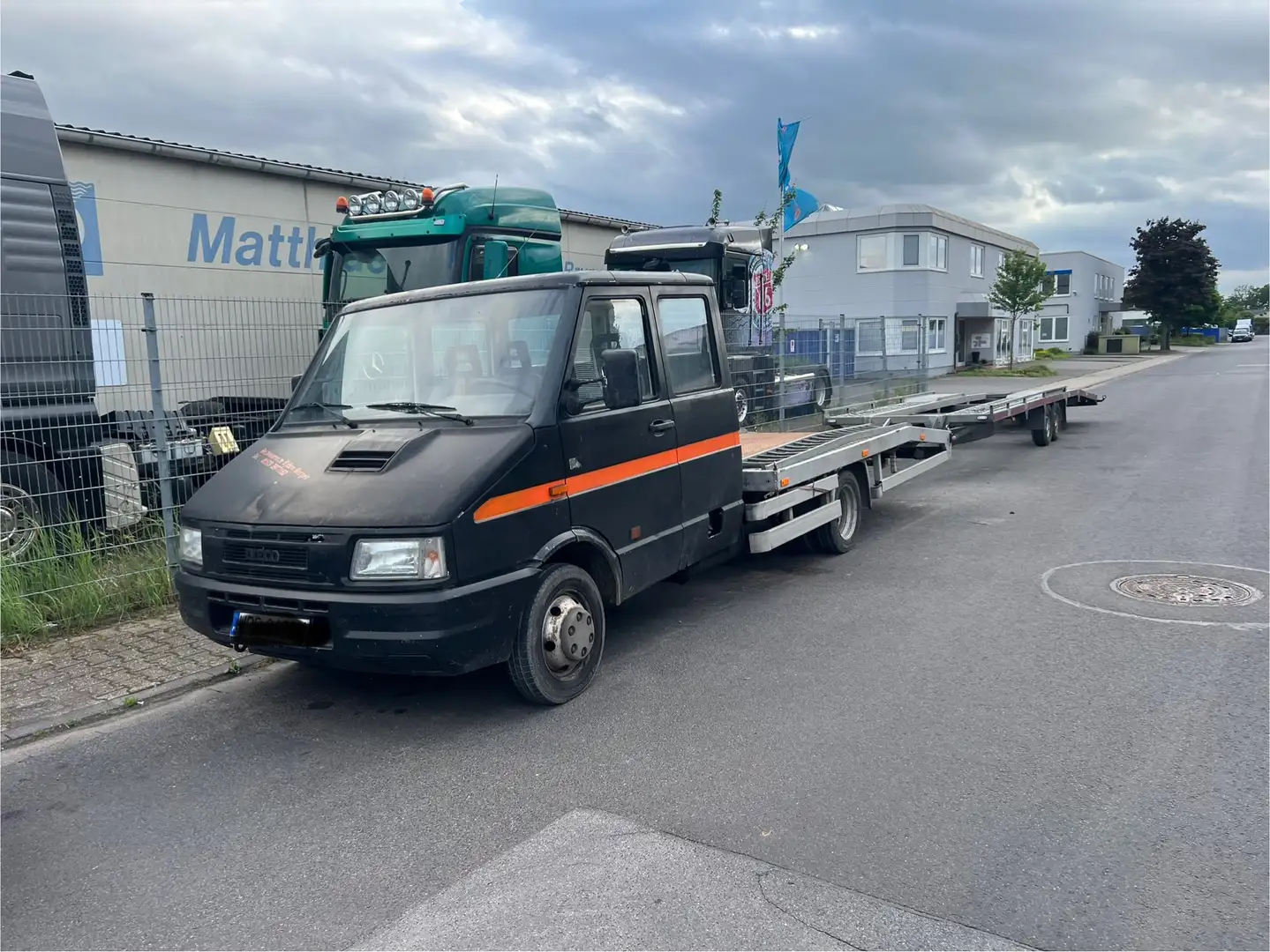 Iveco Daily 35-2,8L Doppelkabine,AbschleppwagenAutotransporter Noir - 1