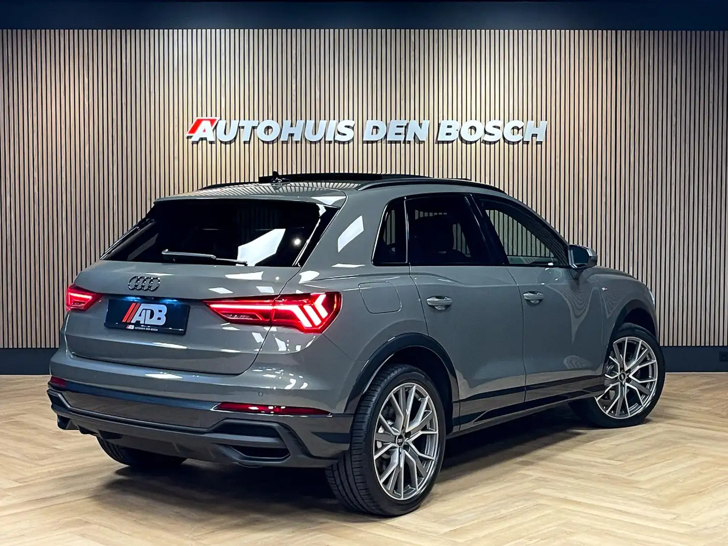 Audi Q3 45 TFSI e S Line 245PK - Pano - Matrix - Ambiance Grijs - 2