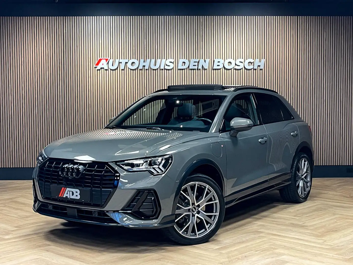 Audi Q3 45 TFSI e S Line 245PK - Pano - Matrix - Ambiance Grijs - 1