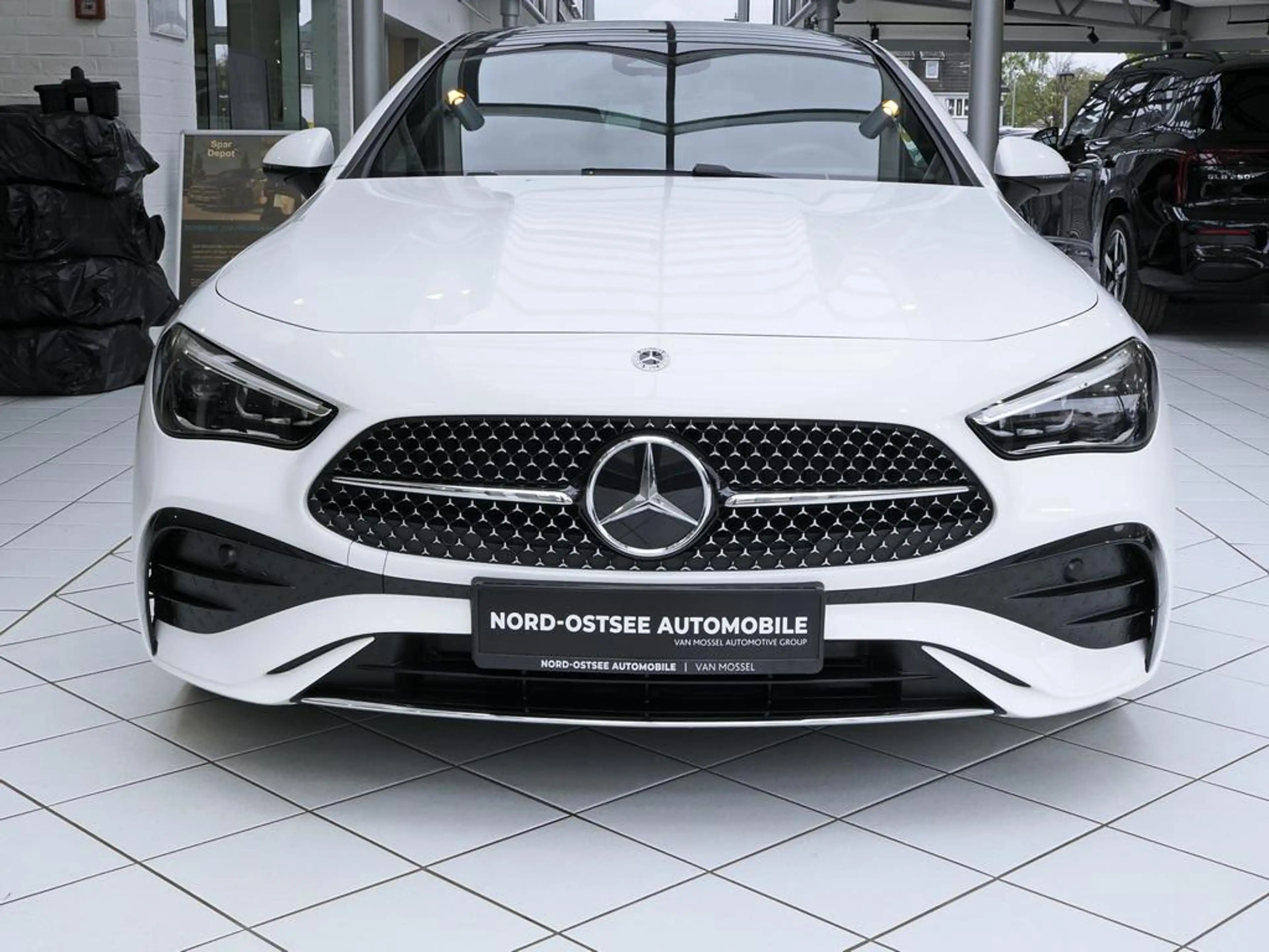 Mercedes-Benz CLE 200 COUPE AMG 19" AMG PANO WINTERPAKET MEMO — photo 4