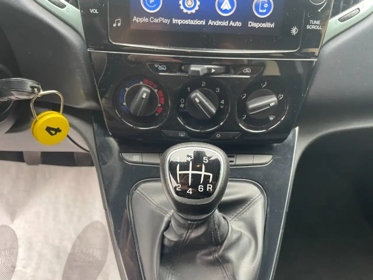 Lancia Ypsilon 2023 — фото 15