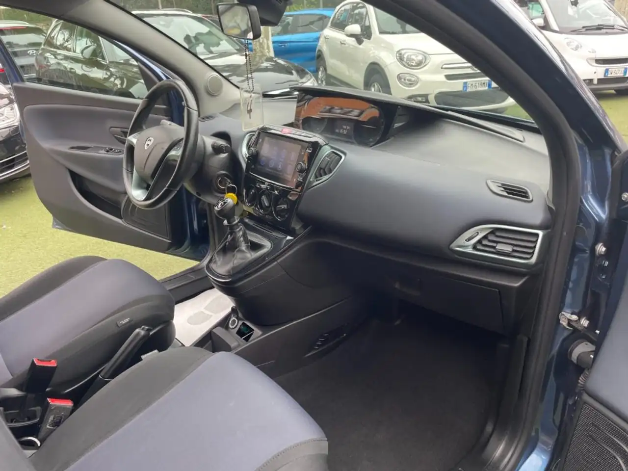 Lancia Ypsilon 2023 — фото 11