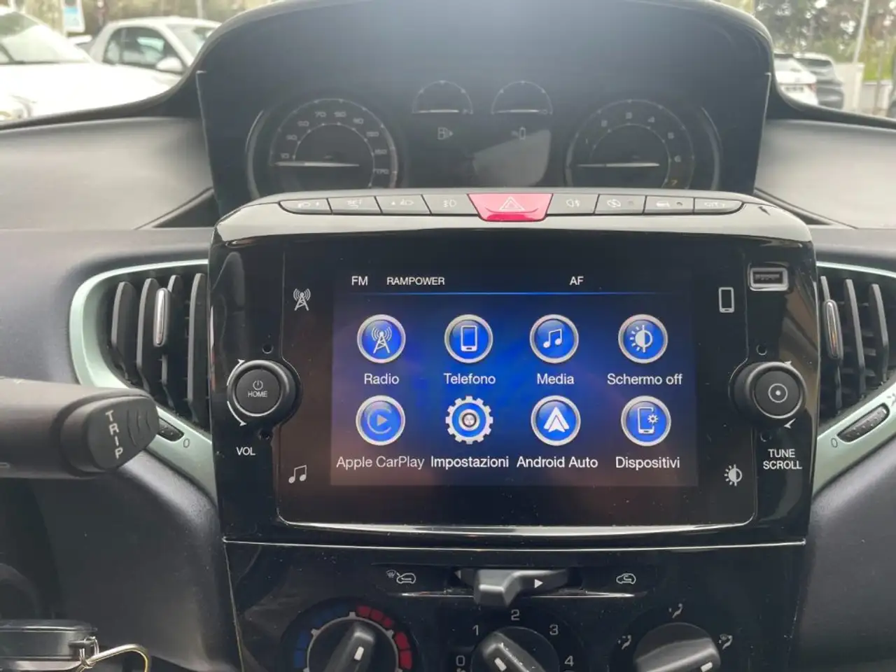 Lancia Ypsilon 2023 — фото 14