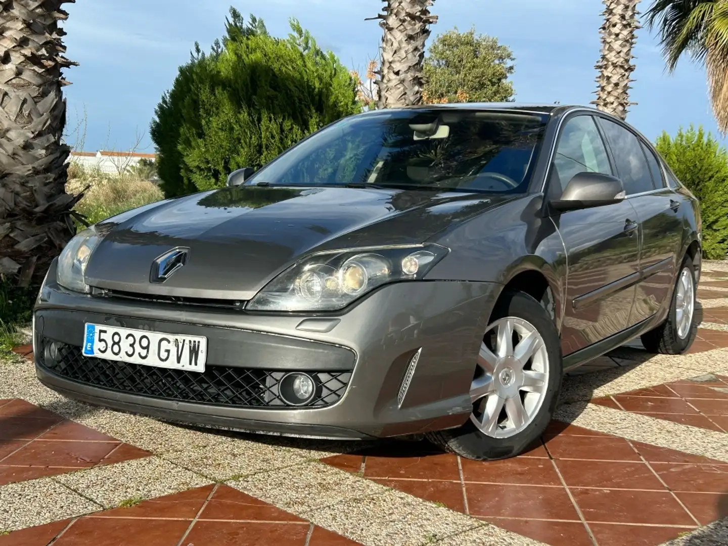 Renault Laguna 2.0dCi Dynamique Gris - 1