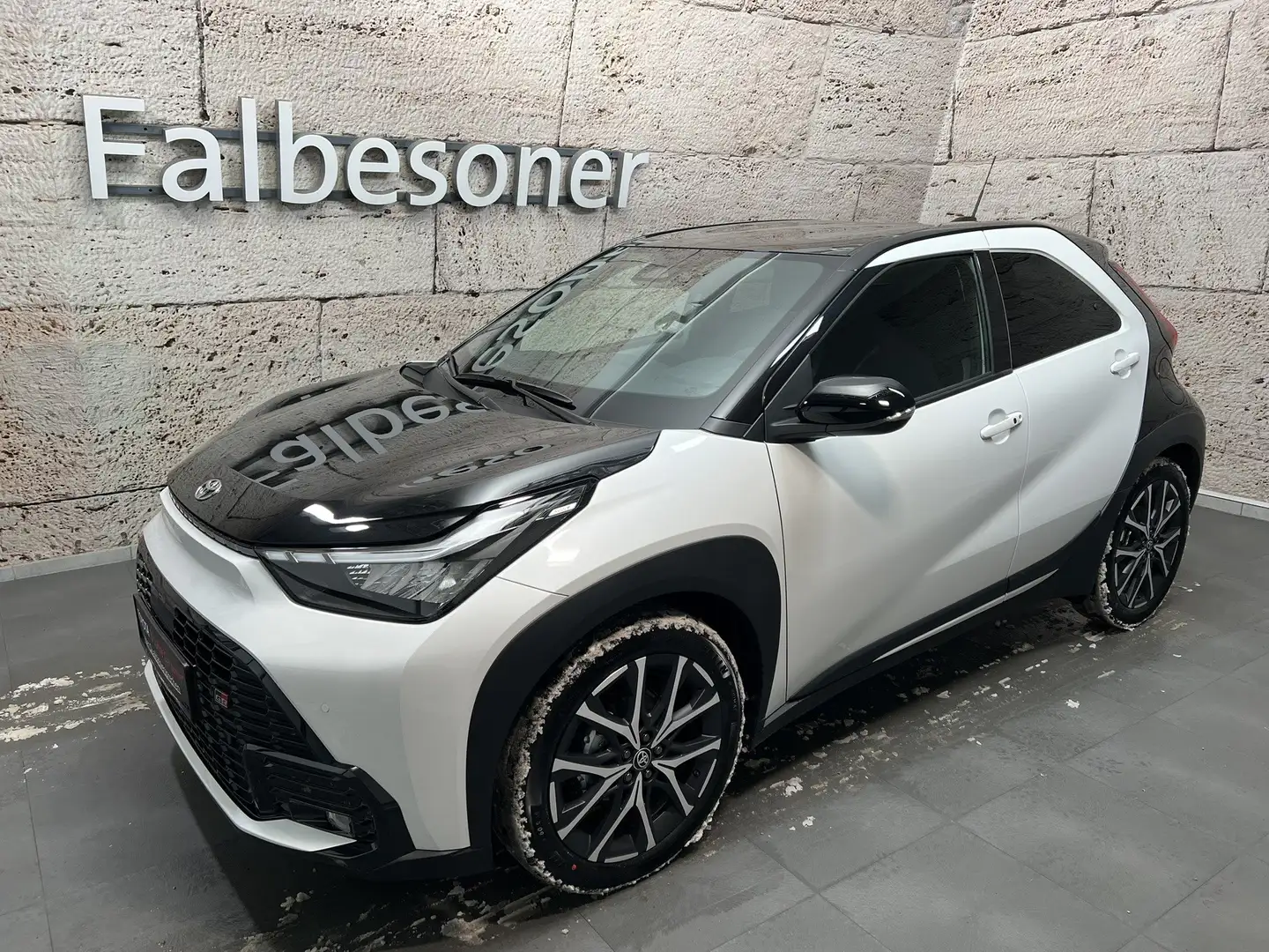 Toyota Aygo X 1,5 Hybrid GR-Sport Weiß - 2