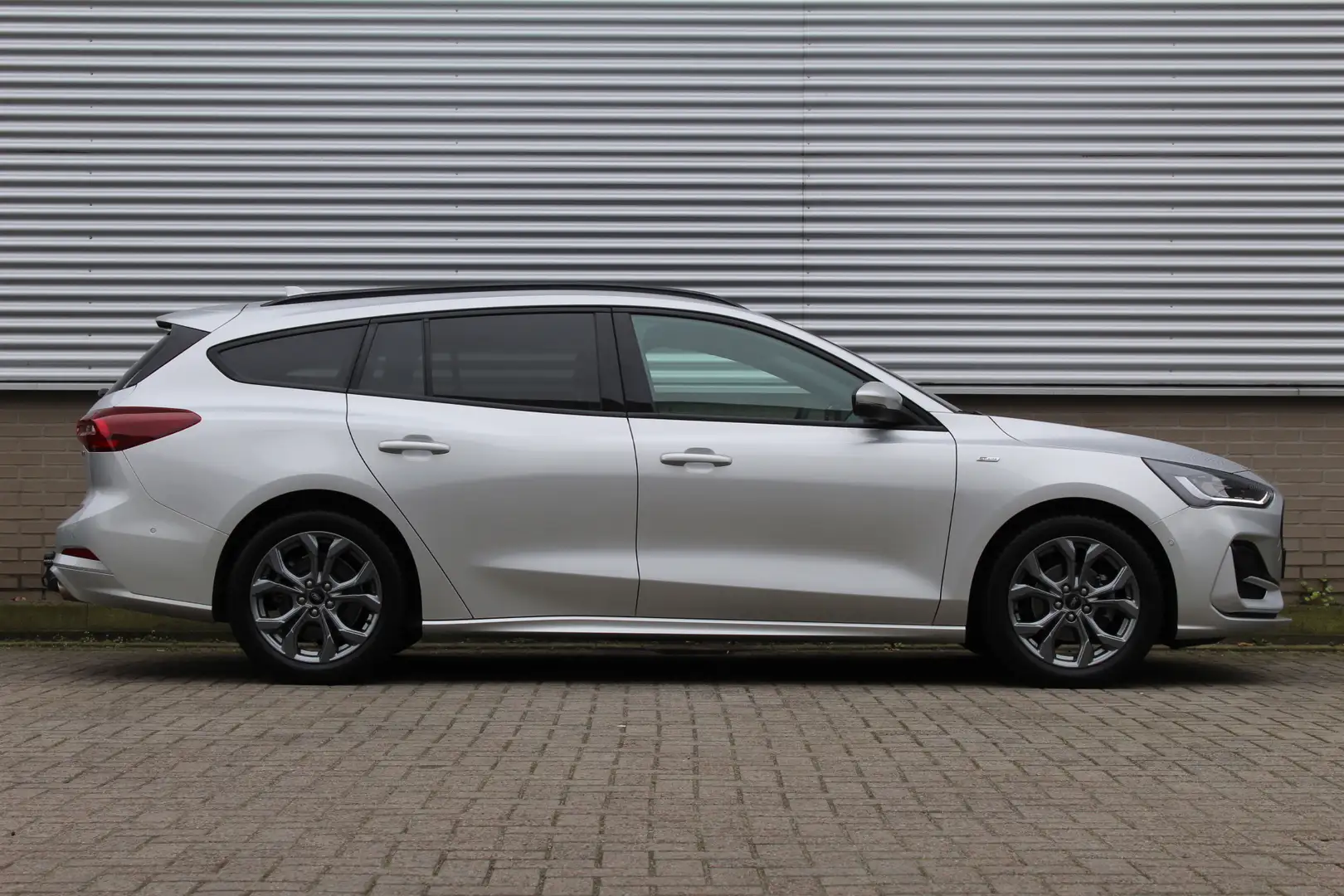 Ford Focus Wagon 1.0 EcoBoost 125PK Hybrid ST Line X | Trekha Zilver - 2