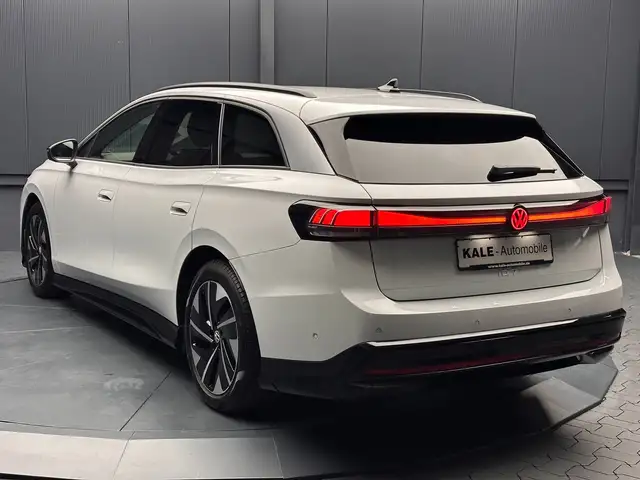 Volkswagen Id.7 view 3
