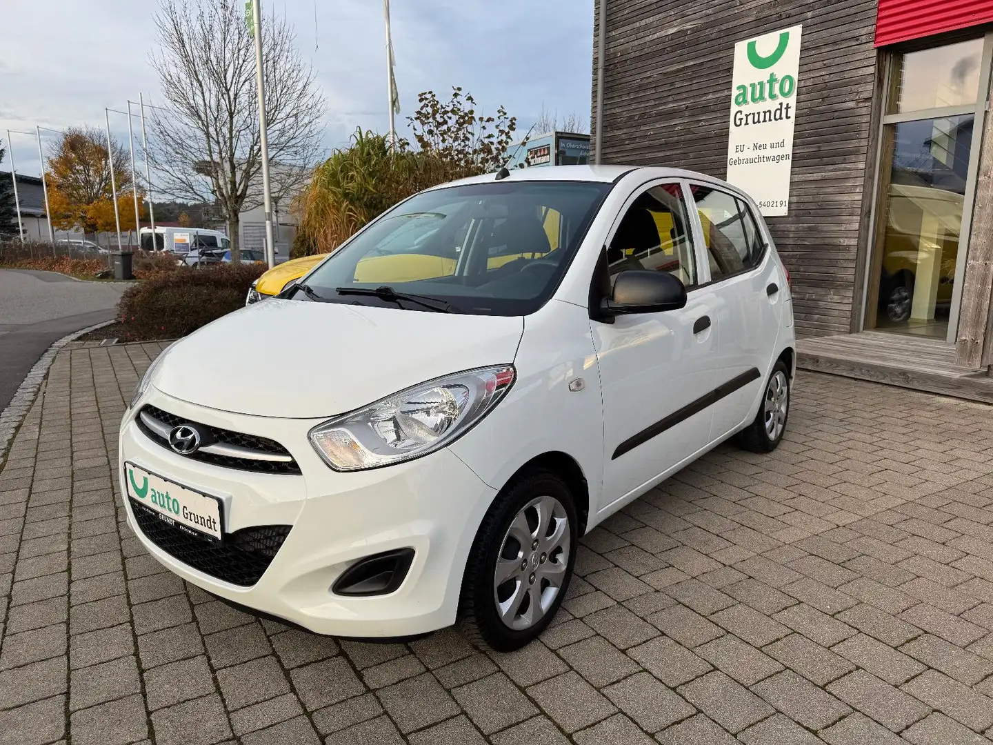 Hyundai i10 FIFA WM Edition Klima Weiß - 1