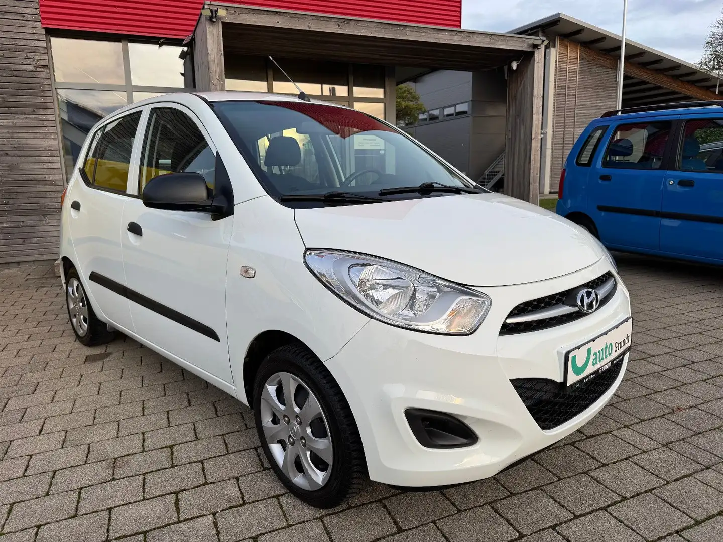 Hyundai i10 FIFA WM Edition Klima Weiß - 2