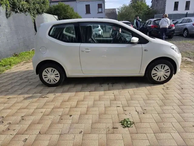 Volkswagen up! view 4