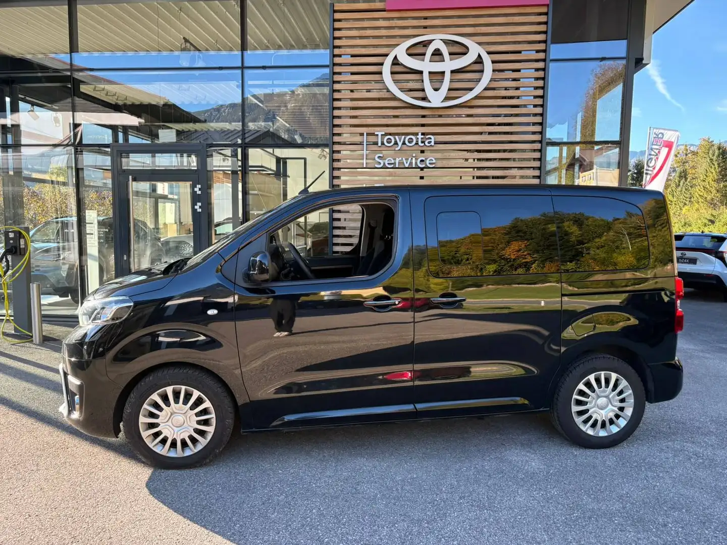 Toyota Proace Verso 2,0 D-4D 150 Compact Family Schwarz - 1
