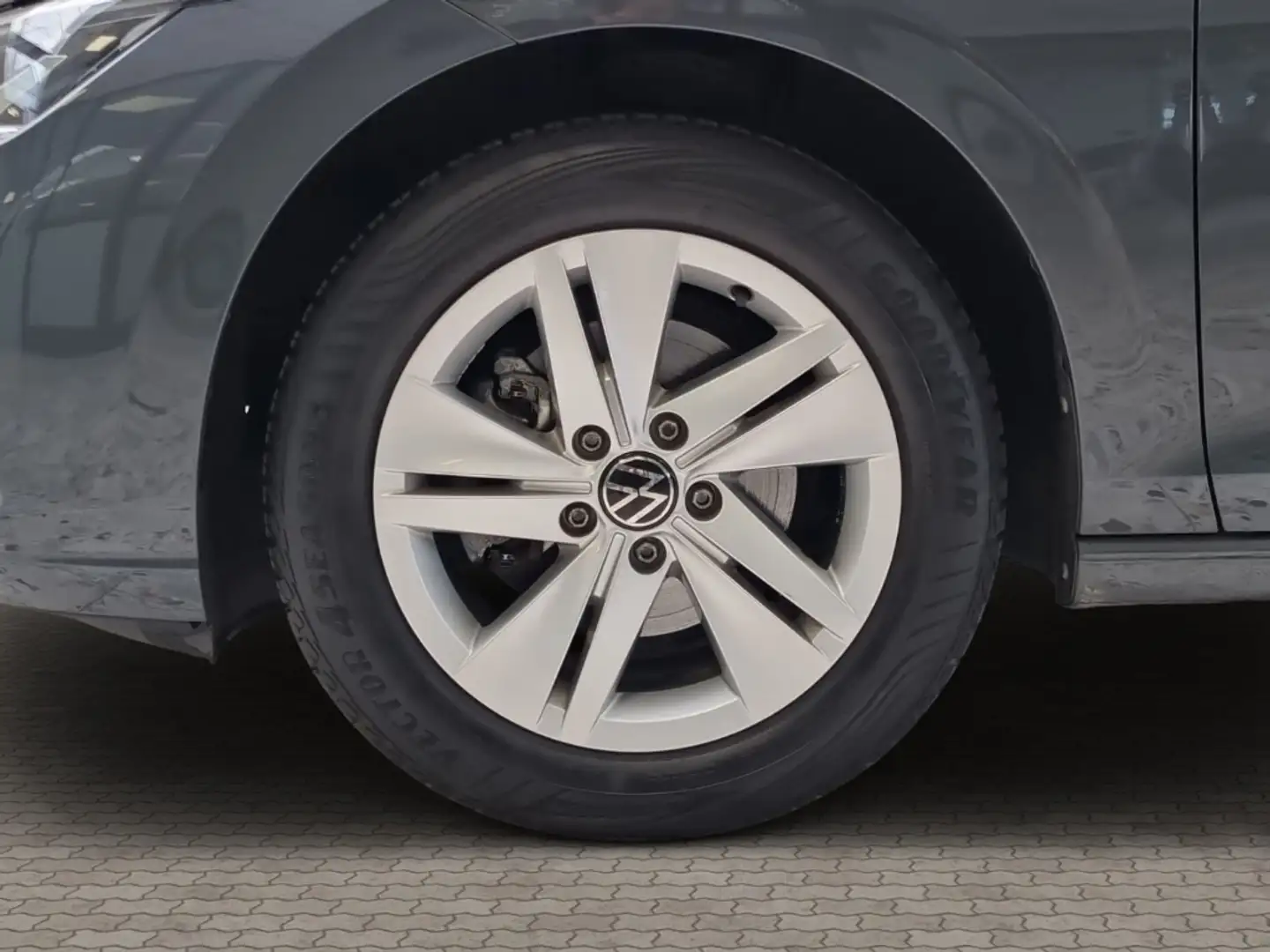 Volkswagen Golf VIII 1.5 TSI  Navi Digi. Cockpit LED ACC Grigio - 2