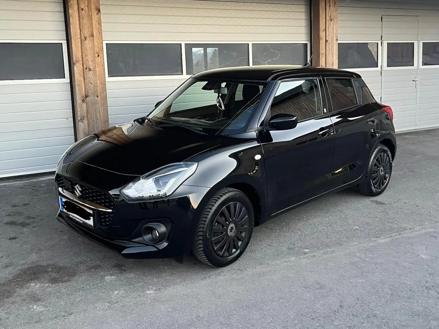Suzuki Swift Schwarz - 1