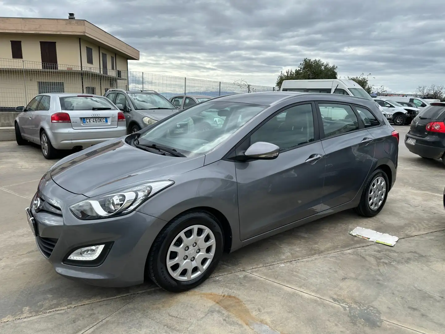Hyundai i30 Wagon 1.6 CRDi Comfort Grau - 2