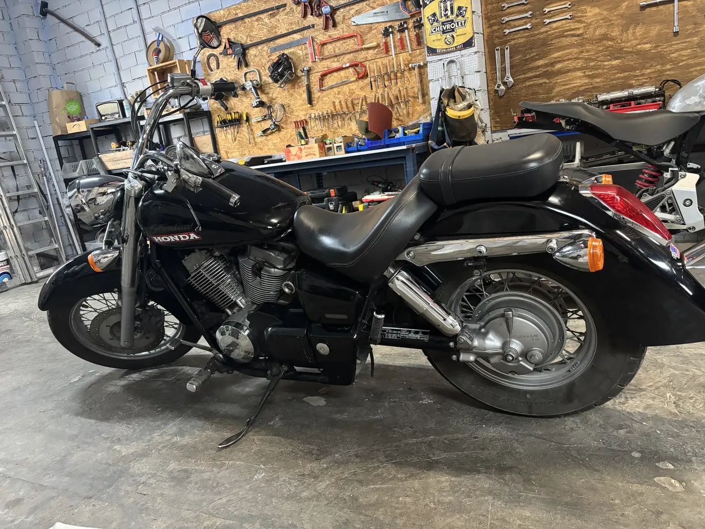 Honda Shadow 750 Custom - 2