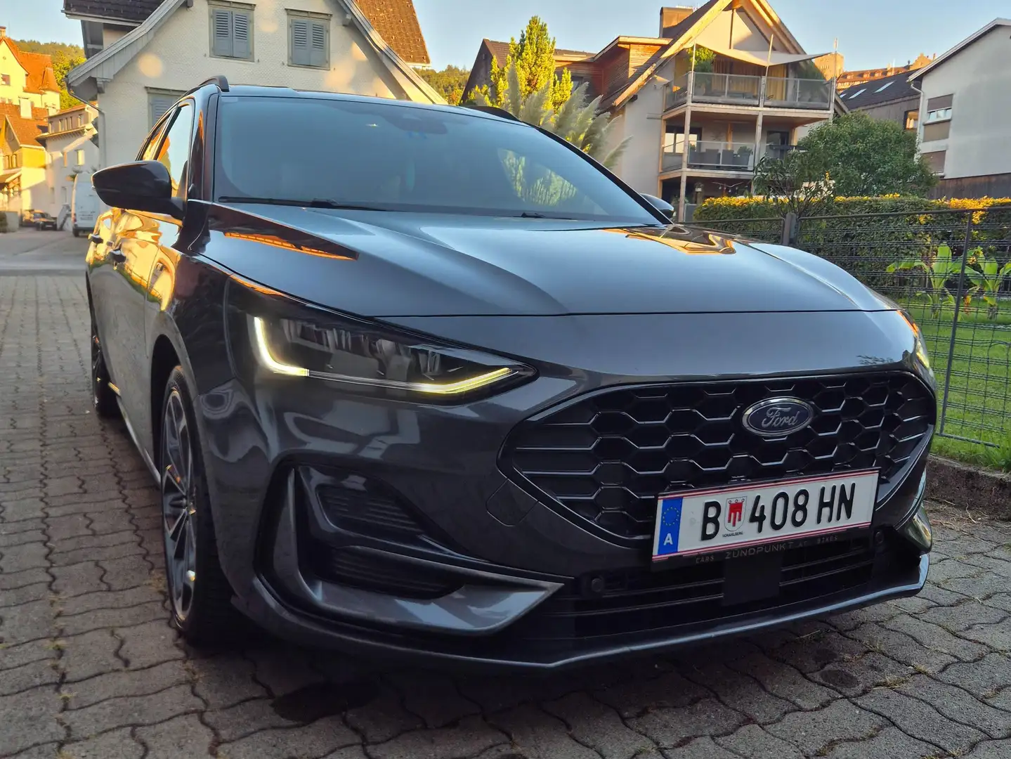 Ford Focus Focus Traveller 1,0 EcoBoost ST-Line Aut. ST-Line Grau - 2