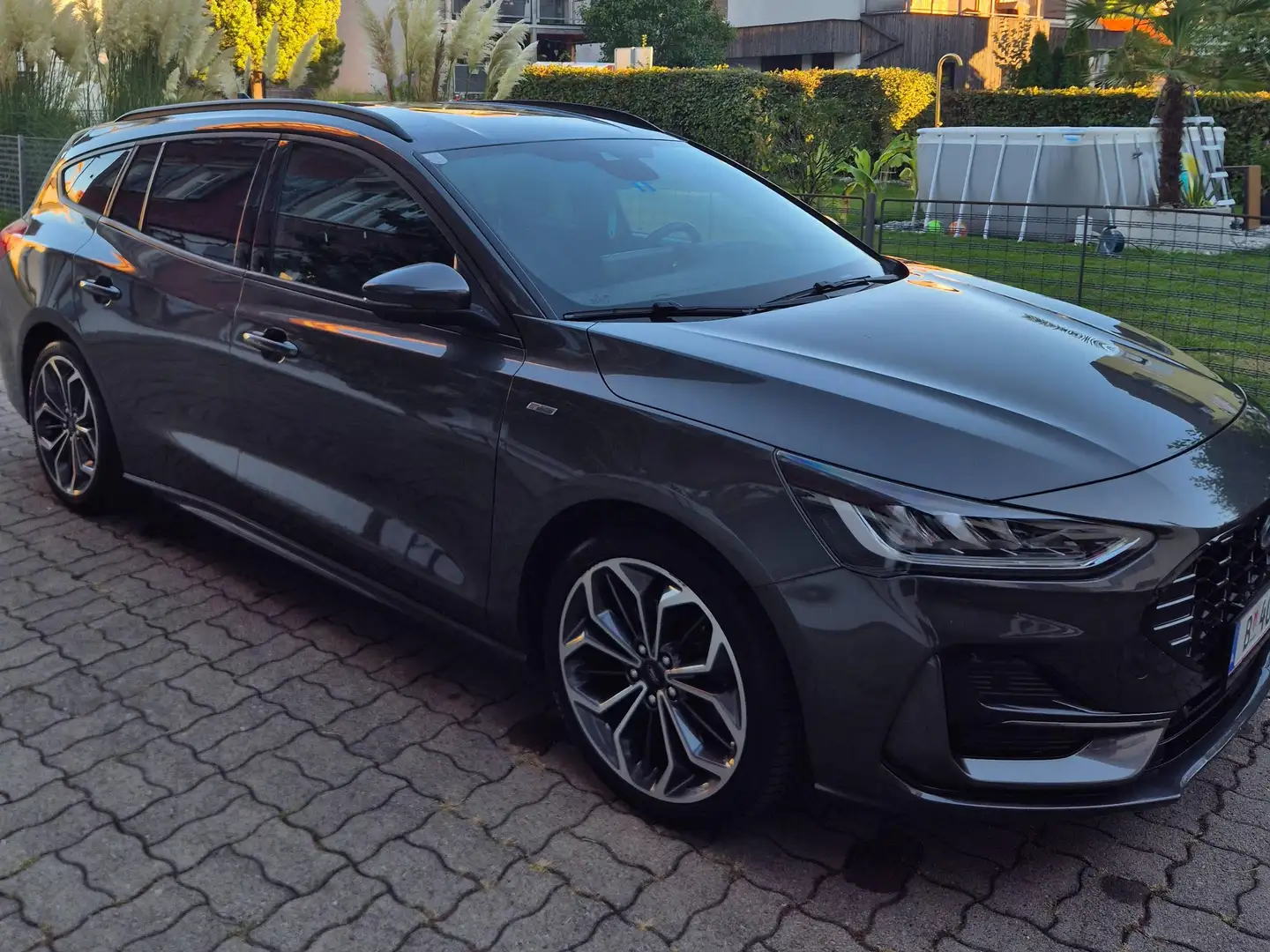 Ford Focus Focus Traveller 1,0 EcoBoost ST-Line Aut. ST-Line Grau - 1