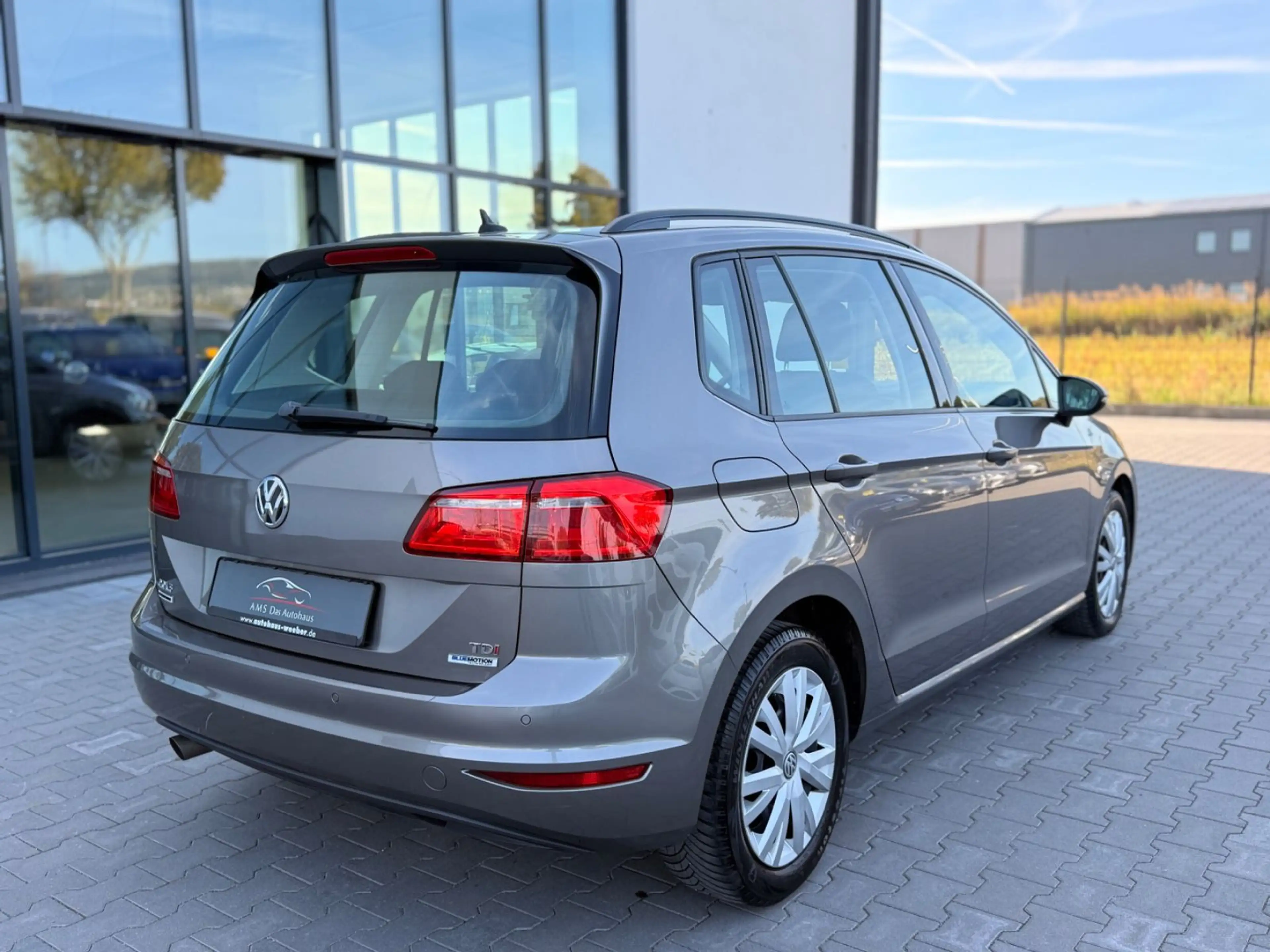 Volkswagen Golf Sportsvan VII 1.6 TDI DSG Navi AHK Xenon — photo 4
