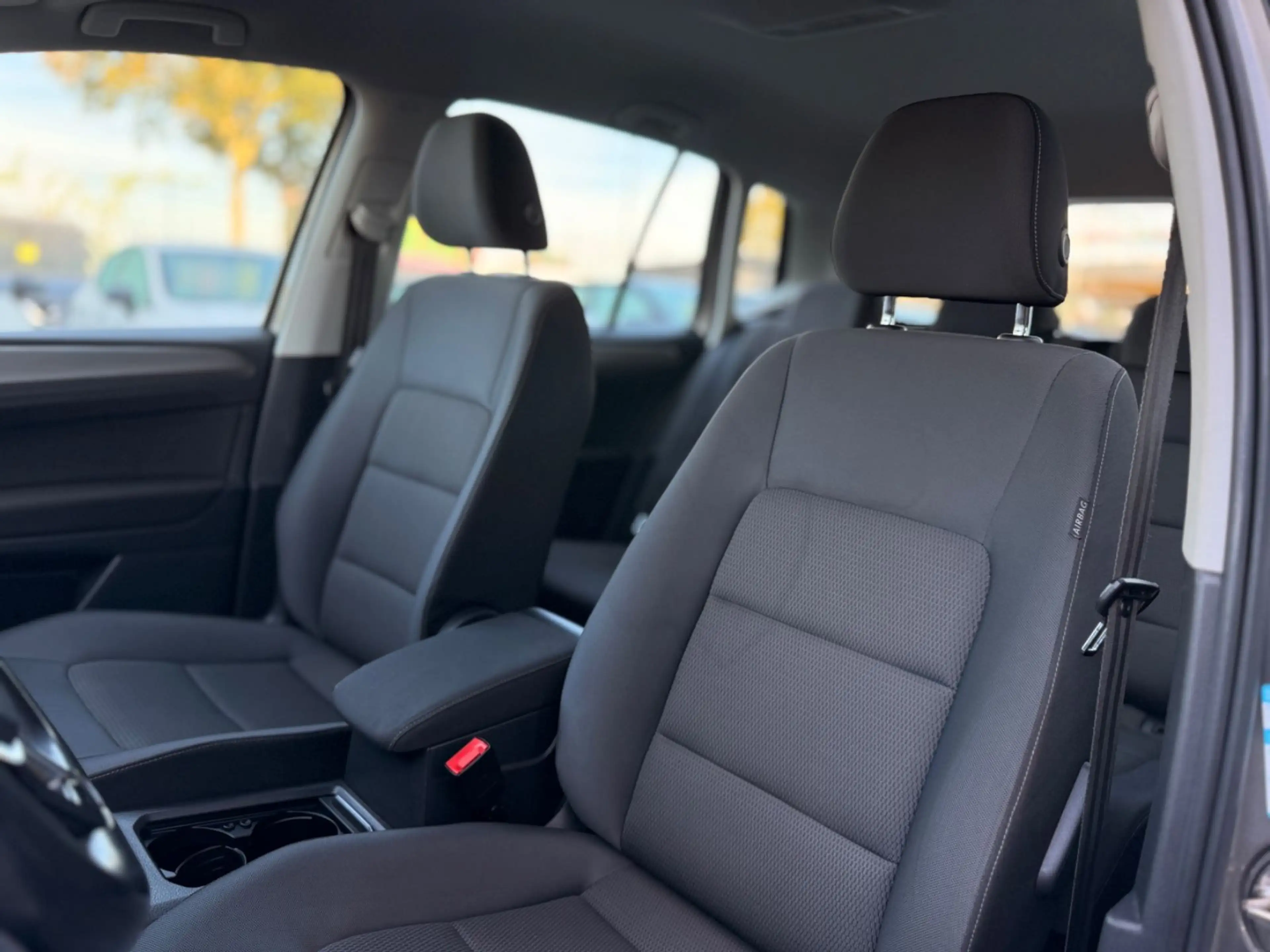 Volkswagen Golf Sportsvan VII 1.6 TDI DSG Navi AHK Xenon — photo 10