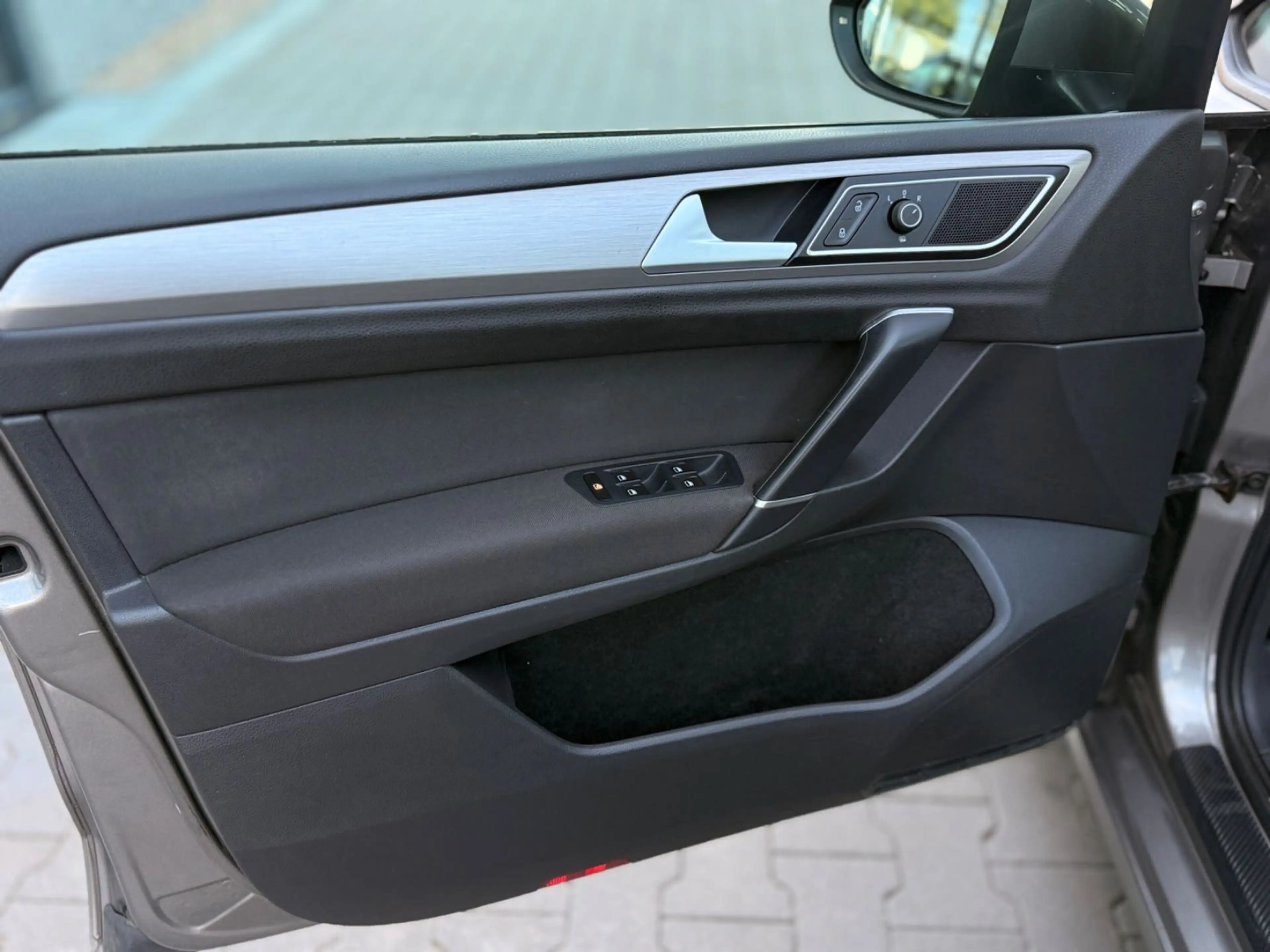 Volkswagen Golf Sportsvan VII 1.6 TDI DSG Navi AHK Xenon — photo 7
