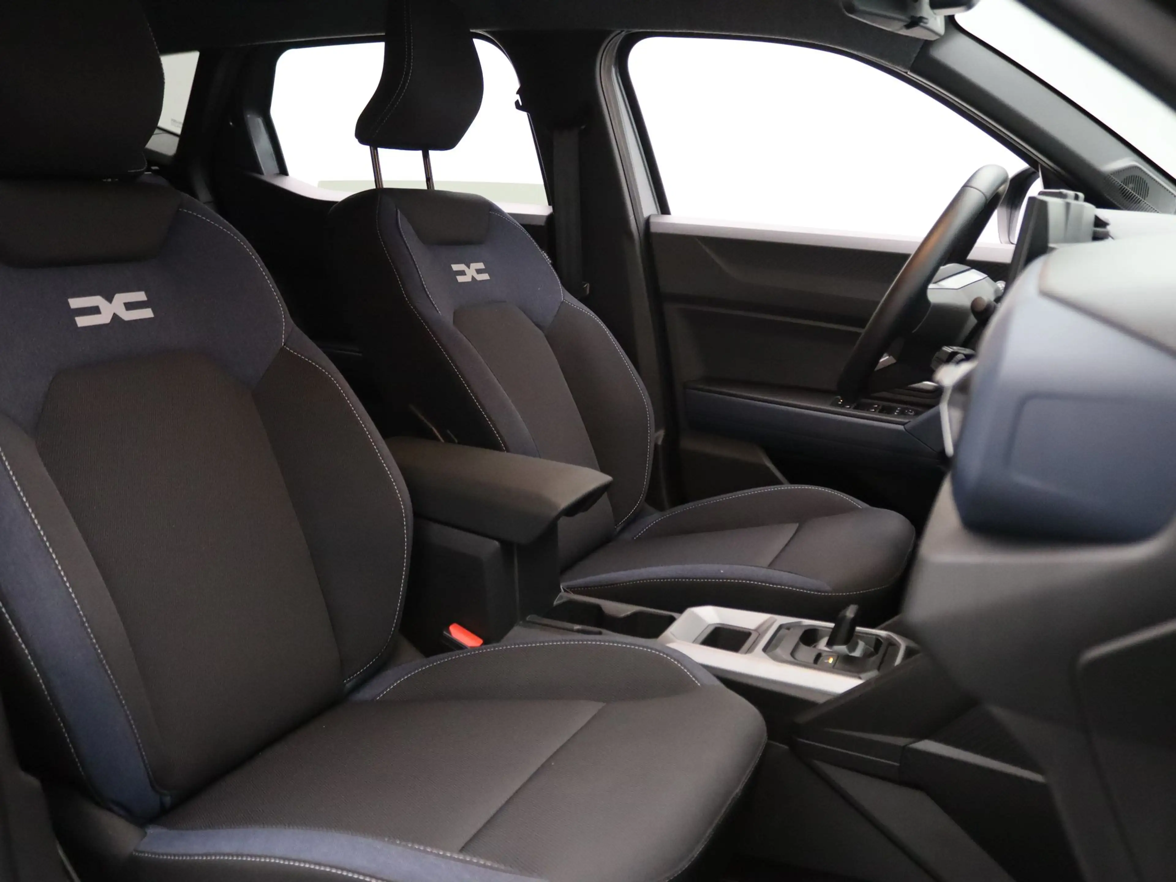 Dacia Duster 140pk Hybrid Journey Apple Carplay/Android Auto | — photo 30