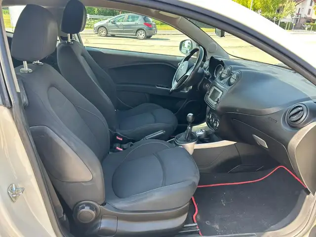Alfa Romeo MiTo view 9