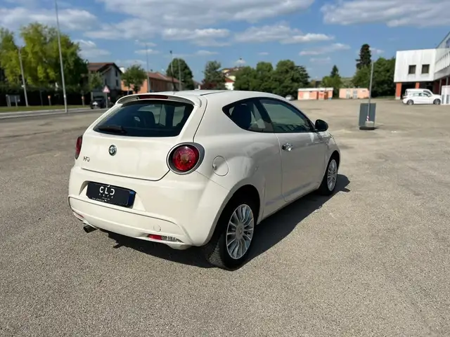 Alfa Romeo MiTo view 4