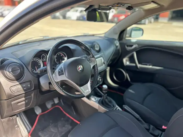 Alfa Romeo MiTo view 6