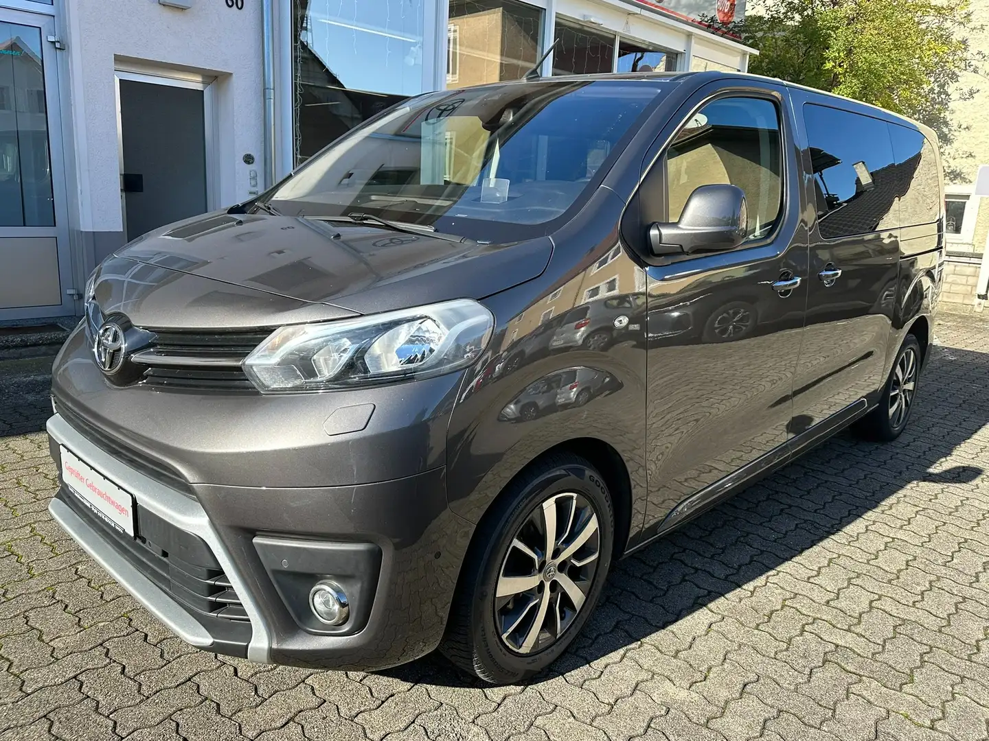 Toyota Proace L1 Family Comfort, 8-Sitzer, AHK Gris - 1