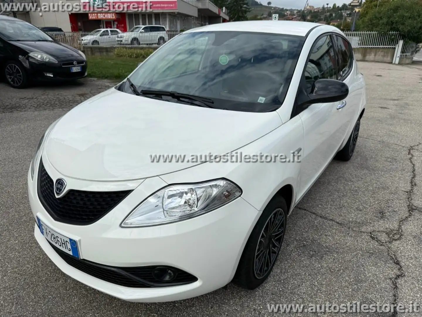 Lancia Ypsilon 1.2 69 CV GPL Gold Blanc - 1