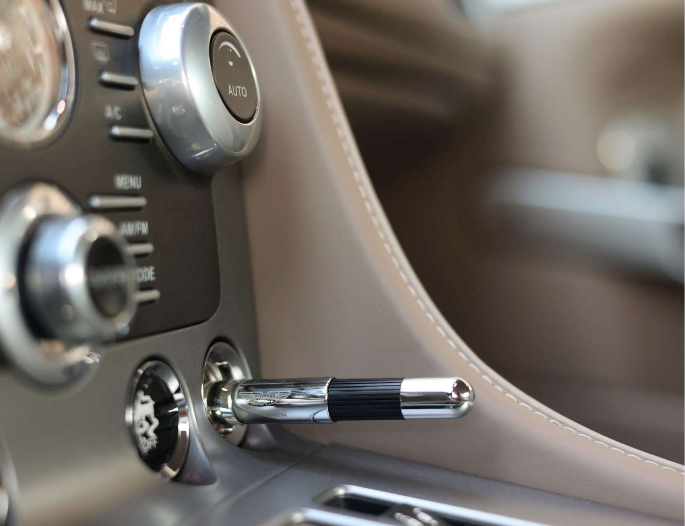 Aston Martin DB9 5.9 V12 Touchtronic -  - Joinsteer - #4