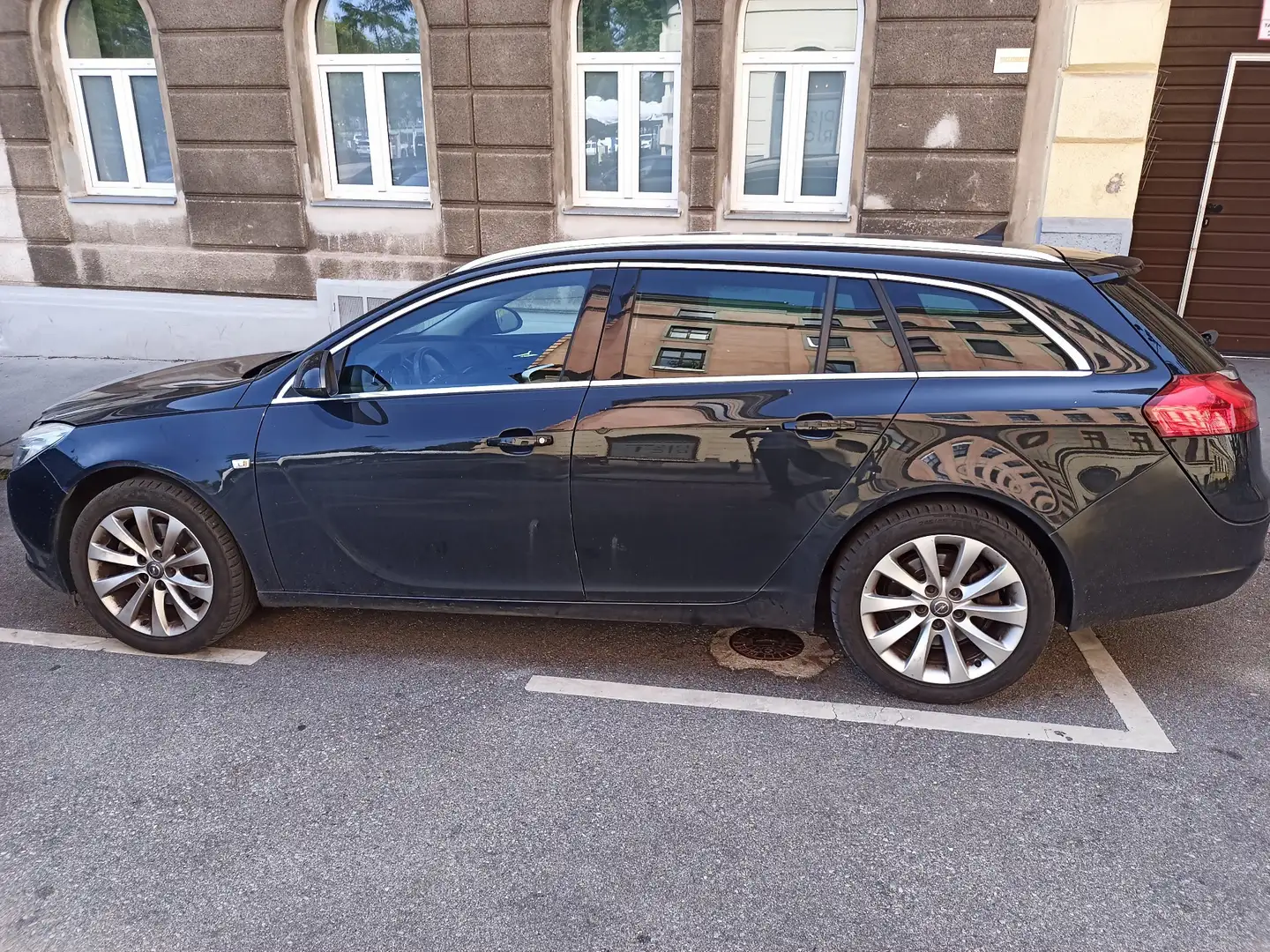 Opel Insignia 2,0 Sport CDTI DPF Ecotec ecoflex Schwarz - 1