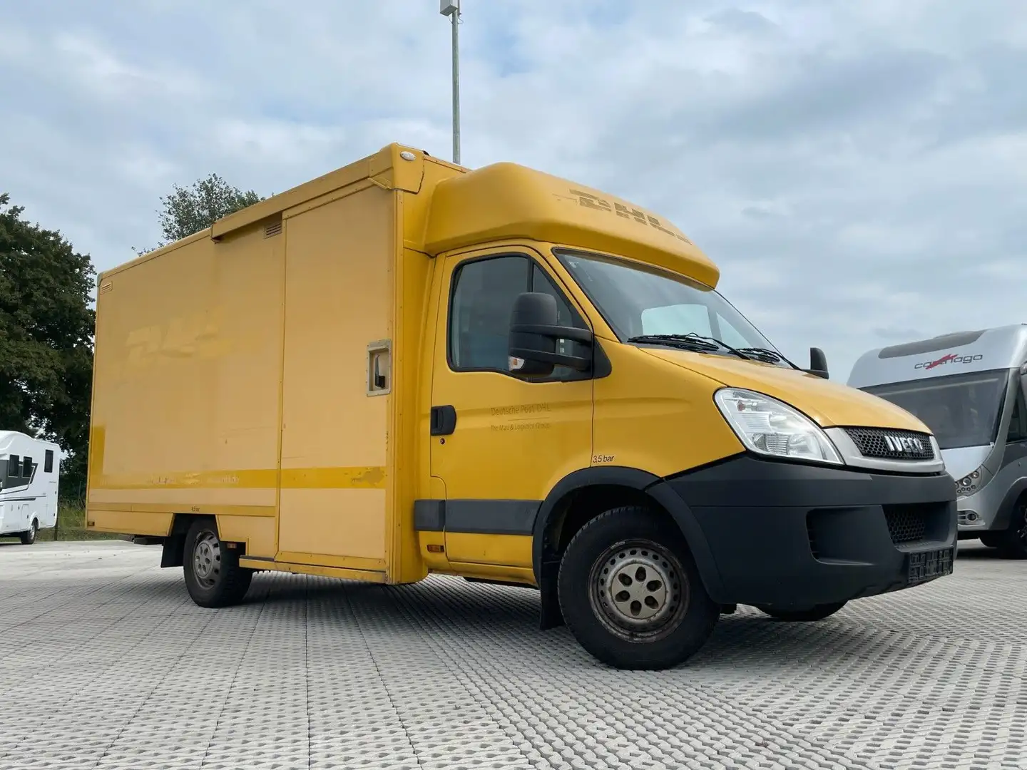 Iveco Großraumkasten mit vielen Teilen Weiß - 2