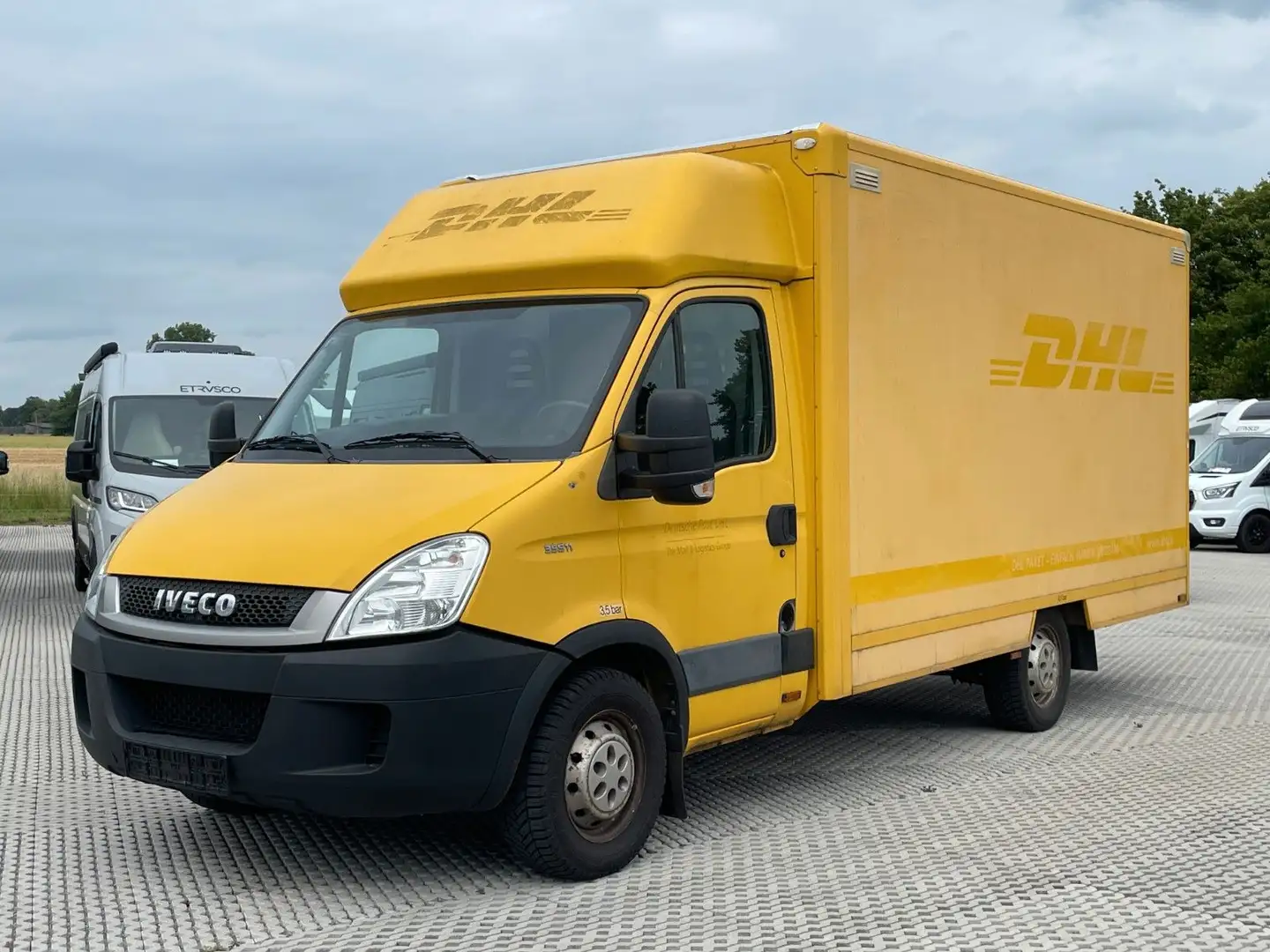 Iveco Großraumkasten mit vielen Teilen Weiß - 1