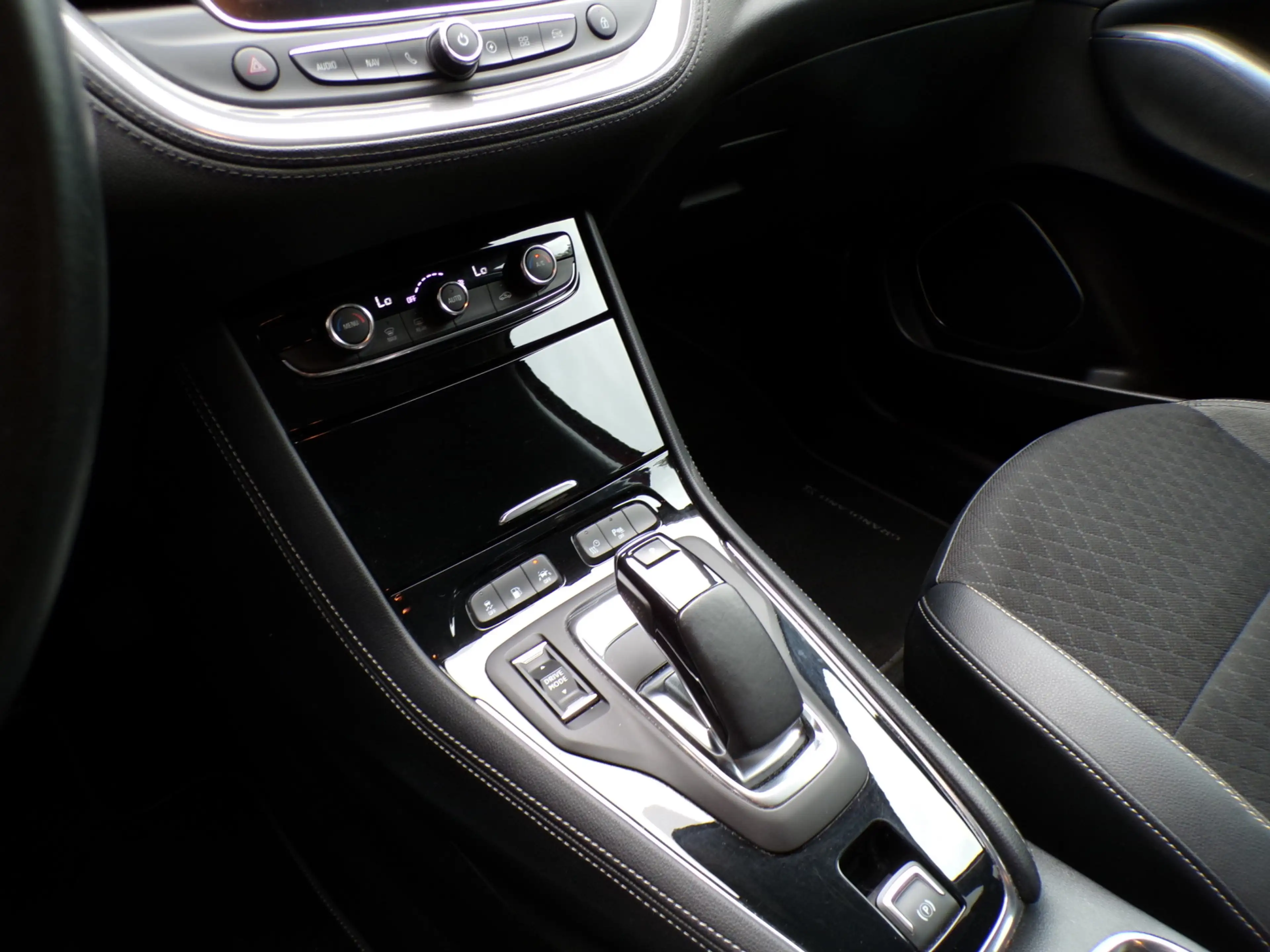 Opel Grandland X 1.6 Turbo Hybrid4 SoH 98% Ultimate TOP STAAT! ''ZO — photo 16