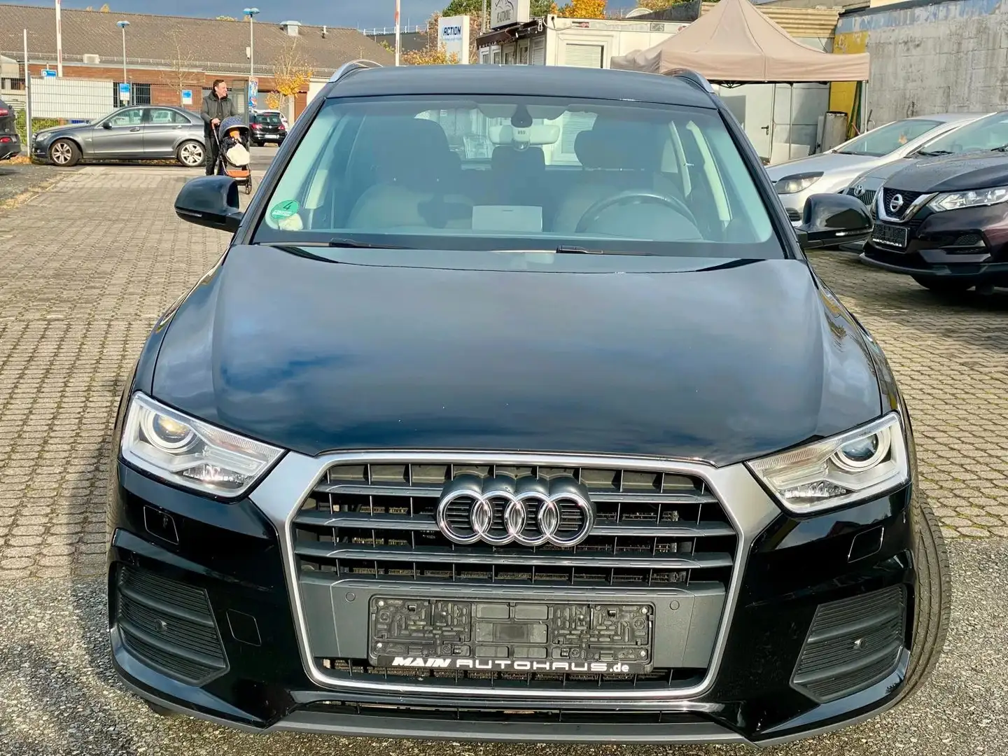 Audi Q3 basis Schwarz - 1