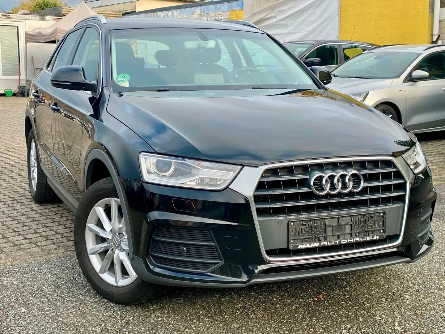 Audi Q3 basis Schwarz - 2