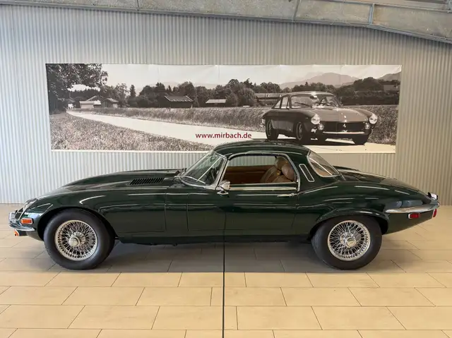 Jaguar E-Type view 3
