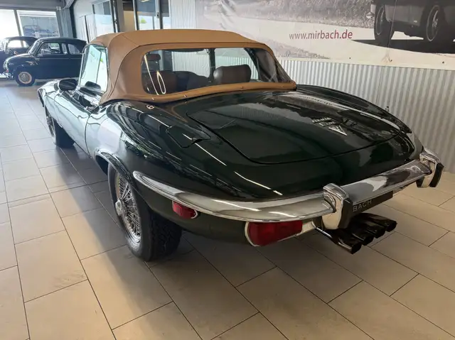 Jaguar E-Type view 7