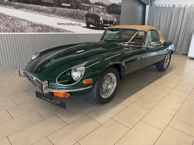 Jaguar E-Type view 4