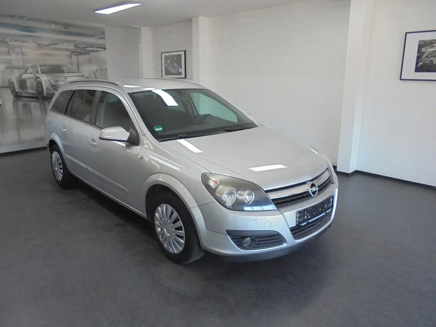 Opel Astra Caravan 1.6 Edition Aut TÜV 03/2027 Silber - 2