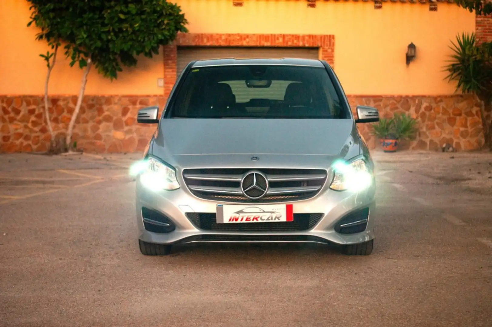 Mercedes-Benz B 200 d 4MATIC Gris - 2