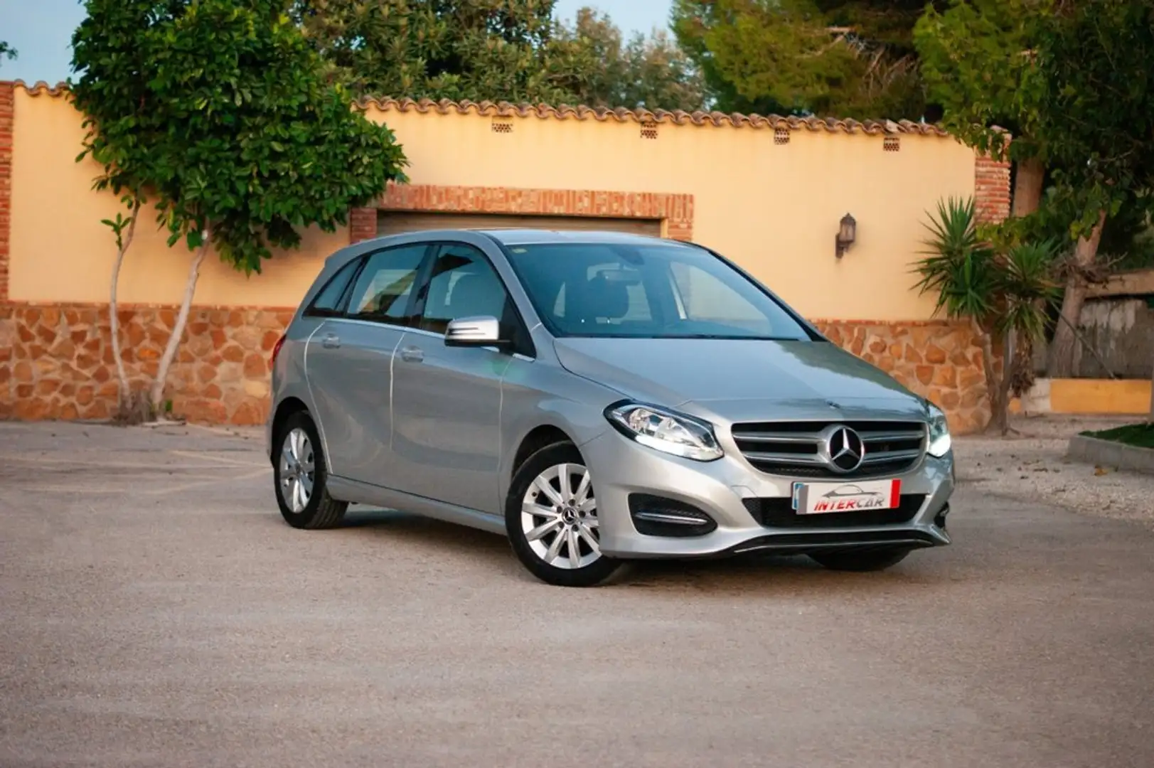 Mercedes-Benz B 200 d 4MATIC Gris - 1