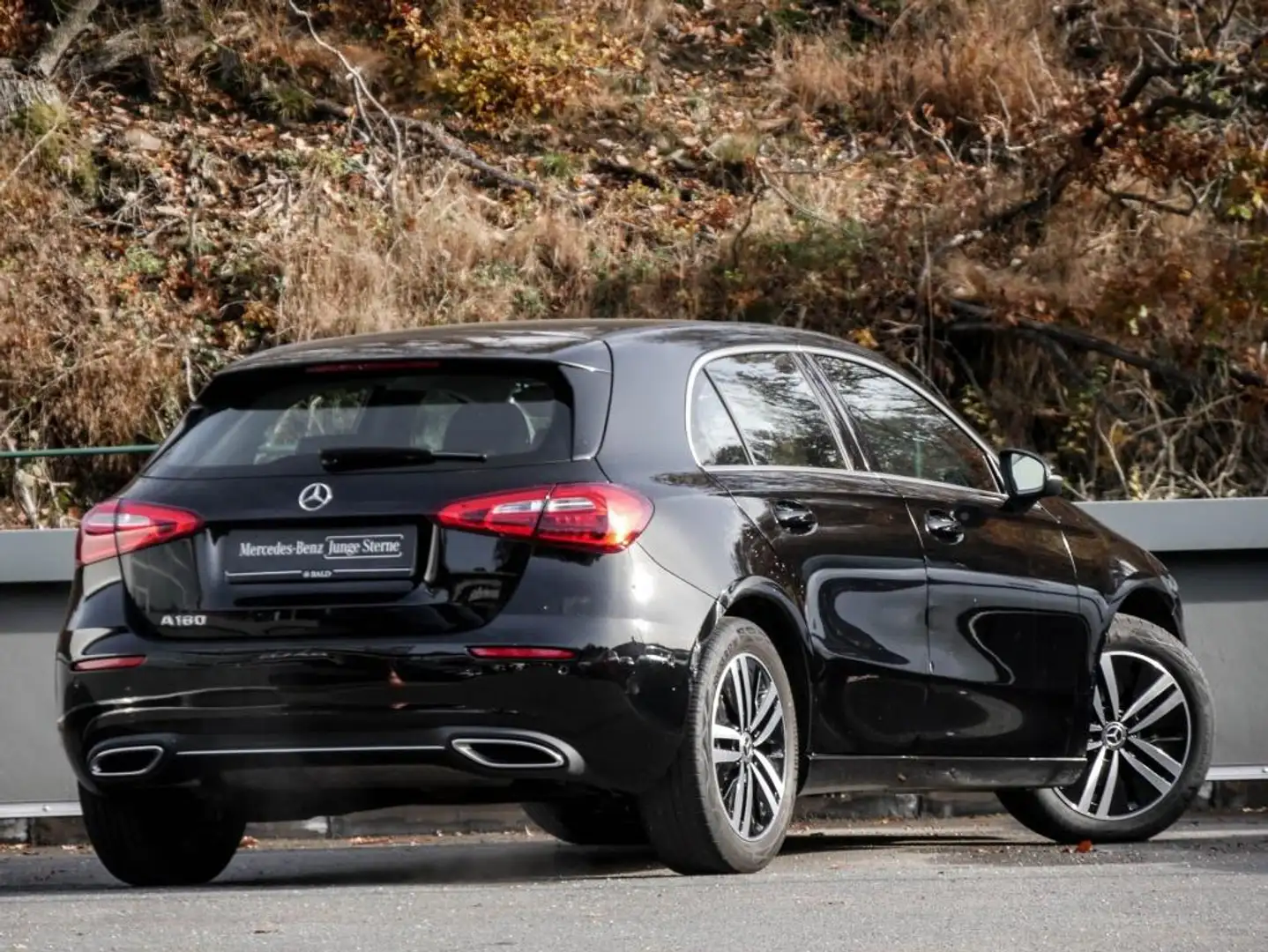 Mercedes-Benz A 180 Progressive/Tempomat/Shz/Carbon/Touch/17" Schwarz - 2