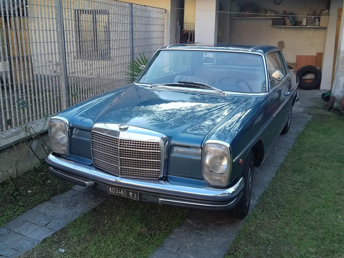 Mercedes-Benz 250 Bleu - 1