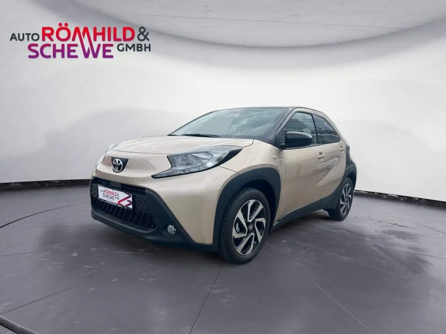 Toyota Aygo X Teamplayer Beige - 1