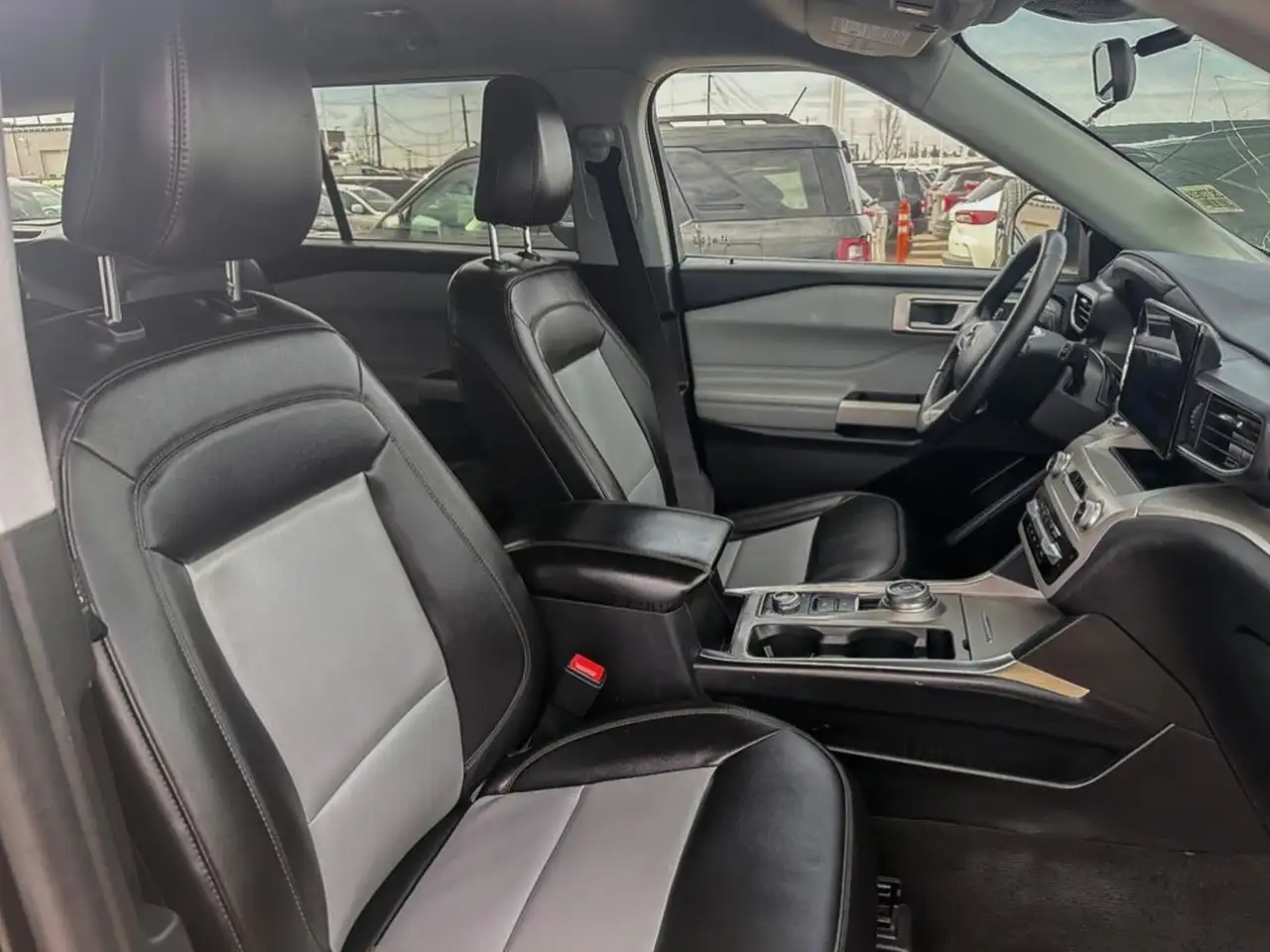 Ford Explorer photo Ford Explorer