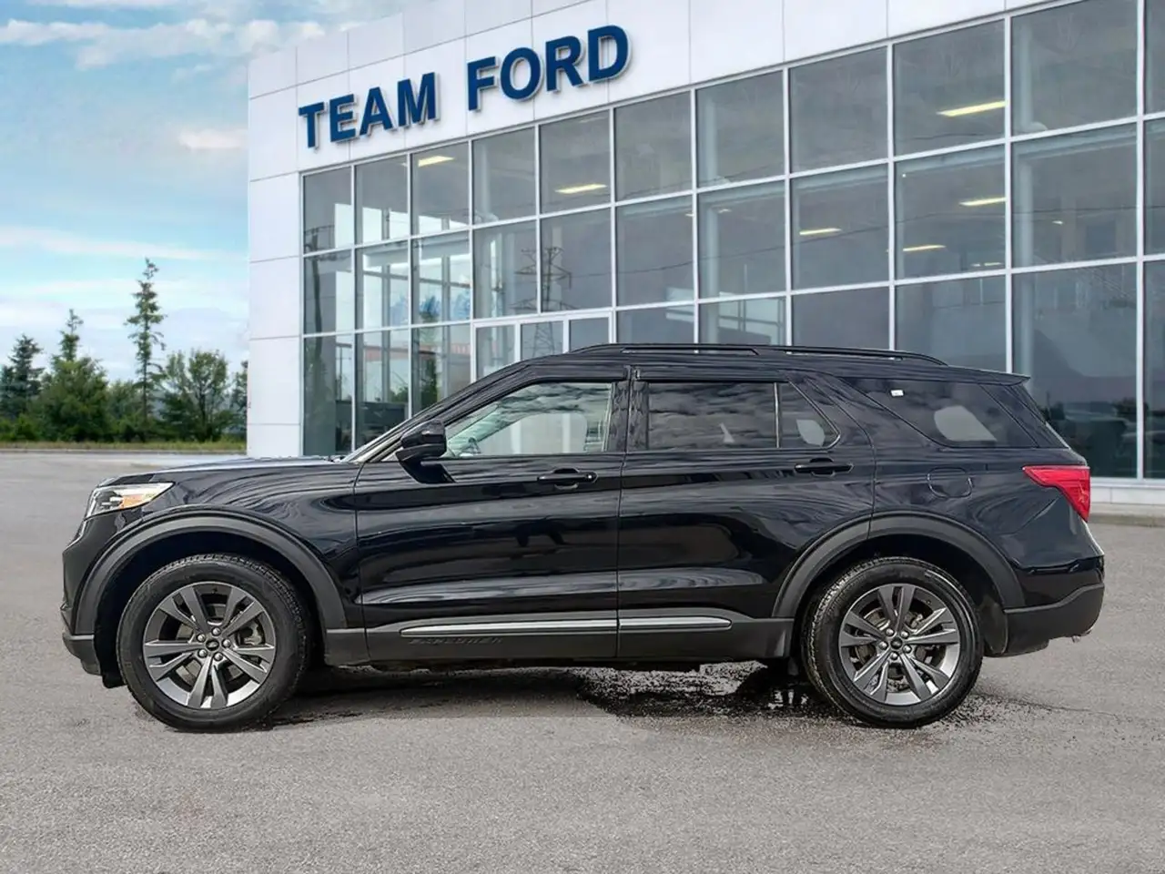 Ford Explorer photo Ford Explorer